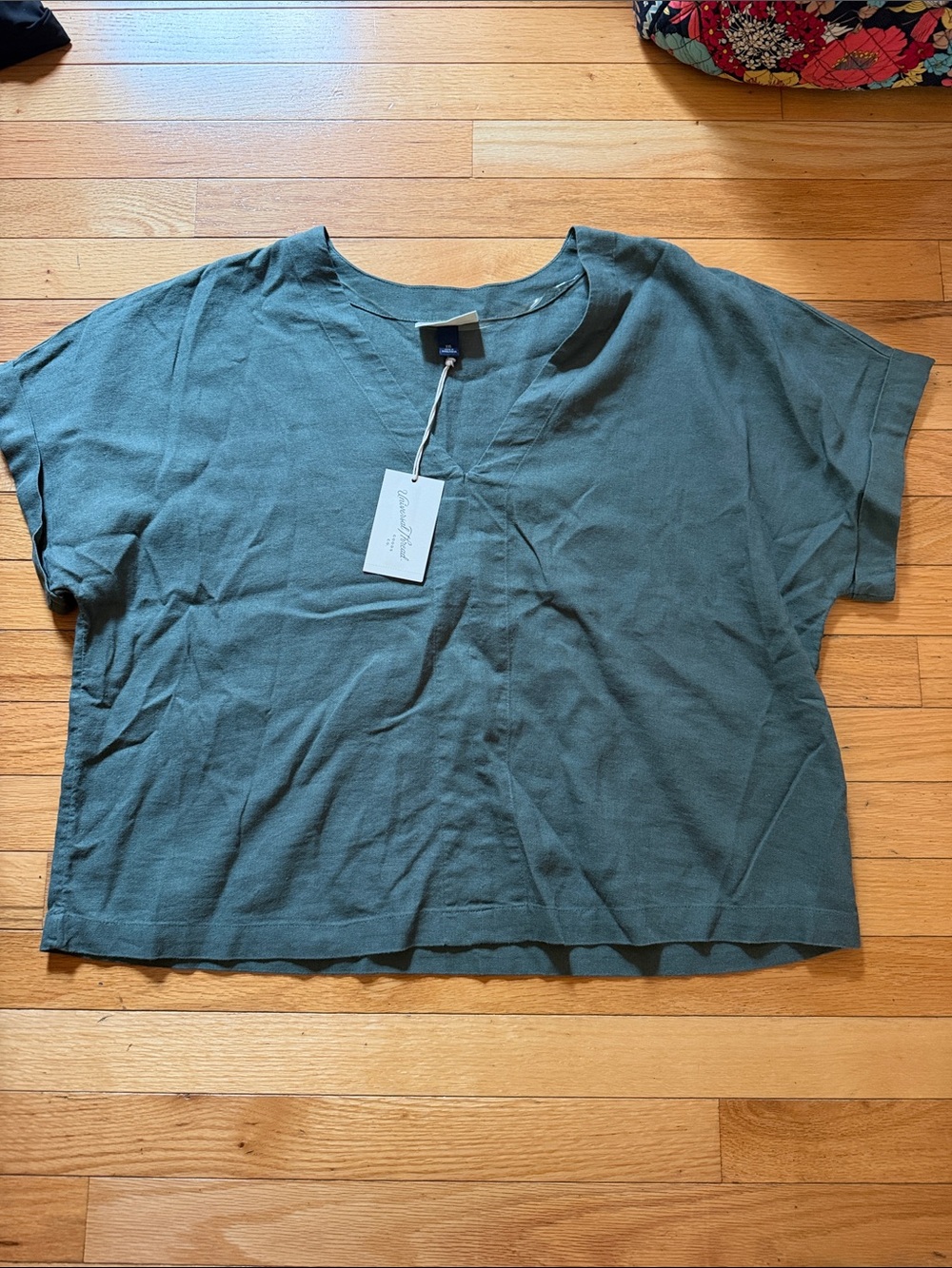 Universal Thread Olive V-Neck Short Sleeve Tee
